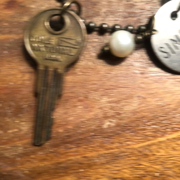 Simplify Key Necklace - Picture 5 of 10